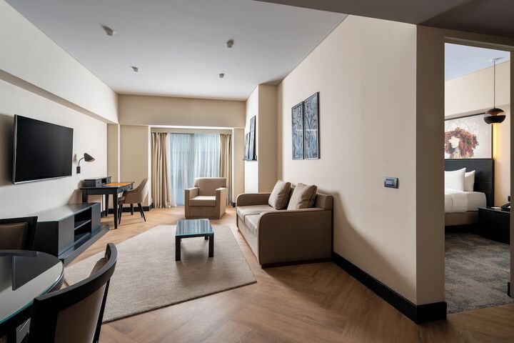 Room 51 of 214