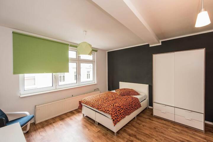 Room 15 of 34