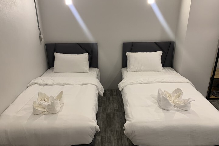 Room 3 of 23