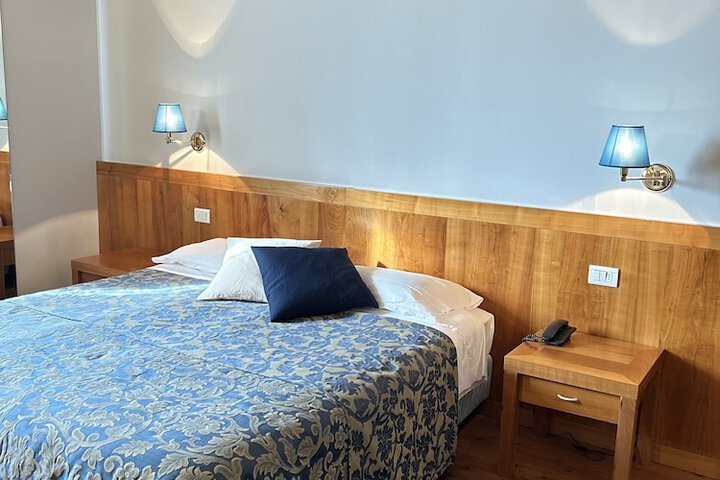 Room 11 of 41