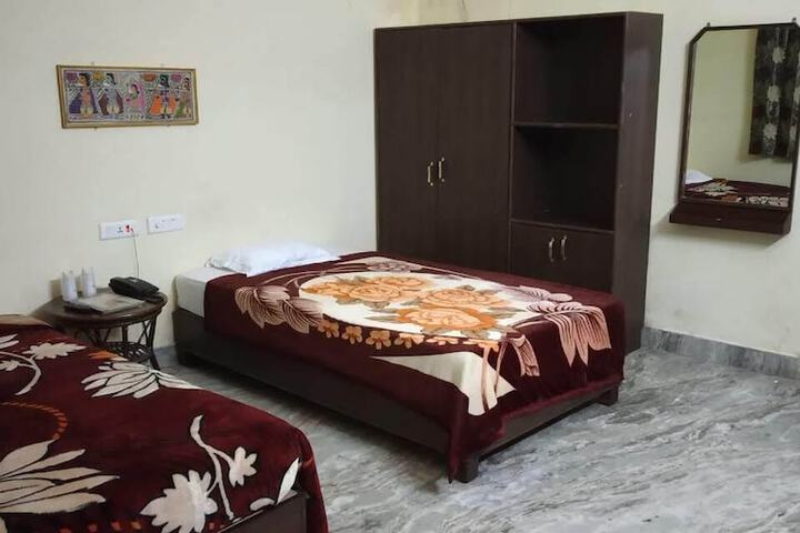 Room 8 of 32