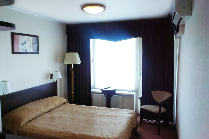 Room 10 of 64