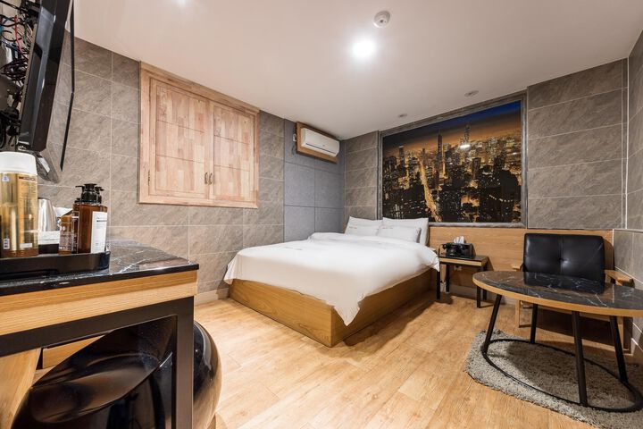Room 83 of 127