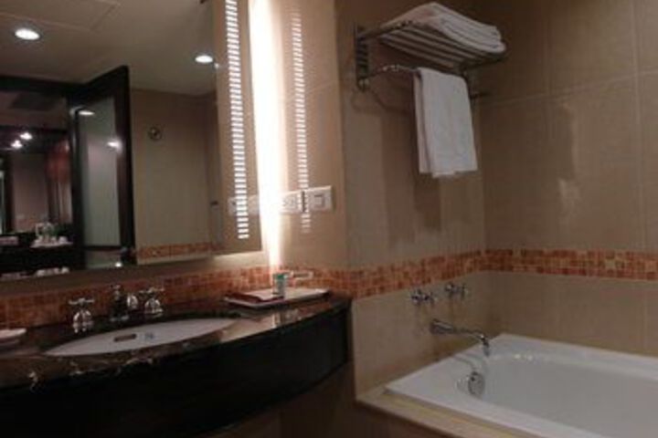 Room 16 of 82