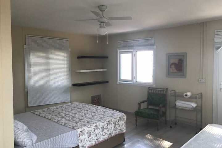 Room 27 of 38