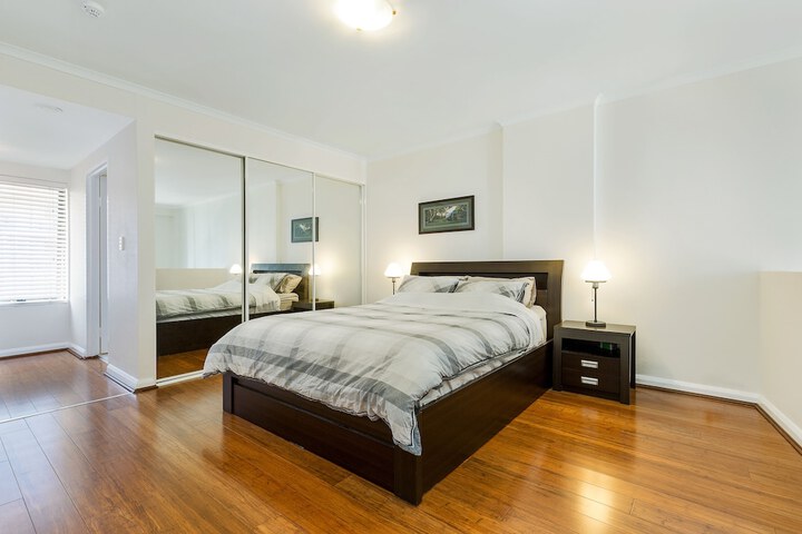 Room 4 of 37