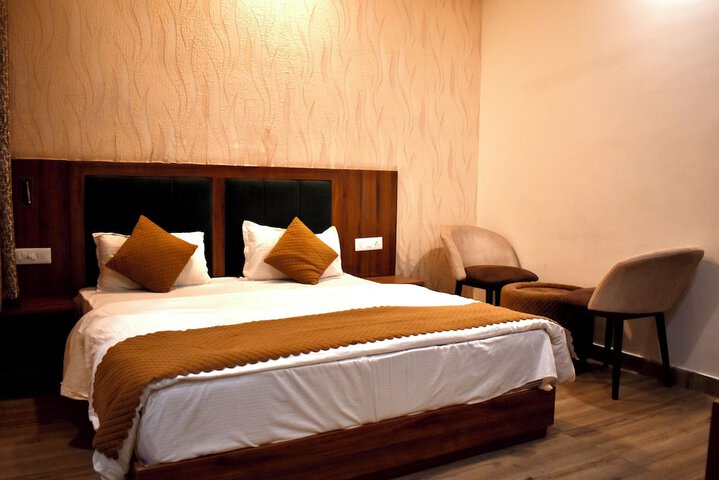 Room 8 of 25