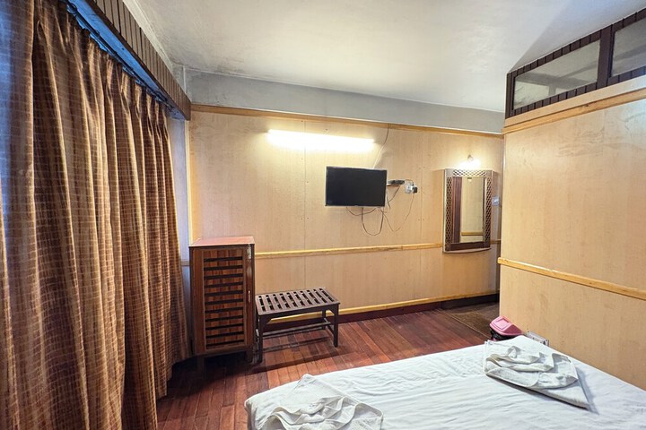Room 14 of 23