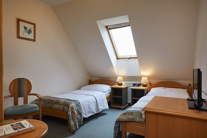 Room 16 of 33