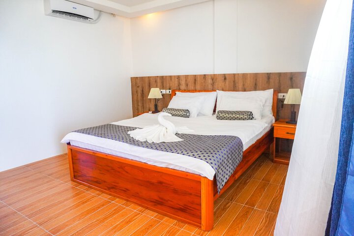 Room 6 of 42