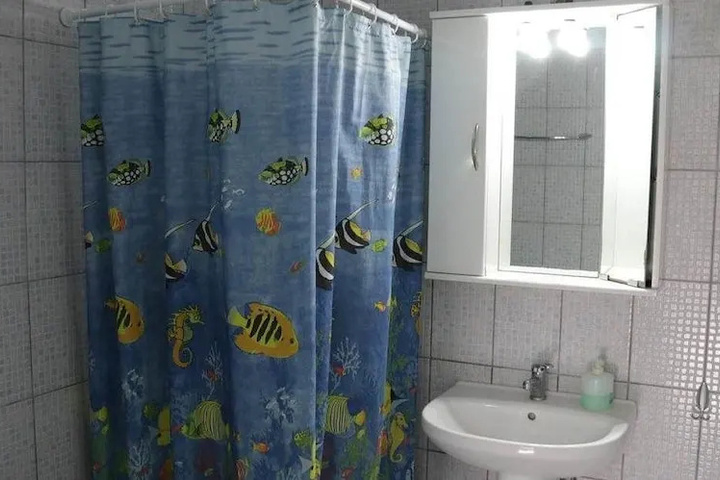 Room 8 of 16