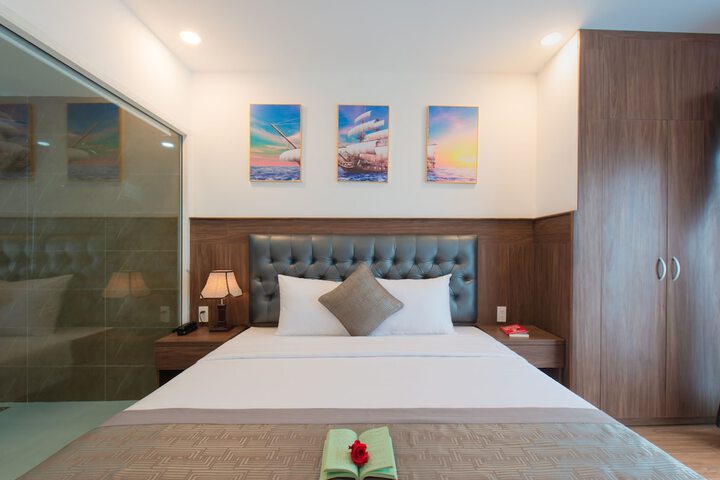 Room 16 of 28