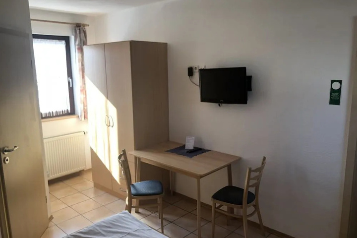 Room 7 of 31