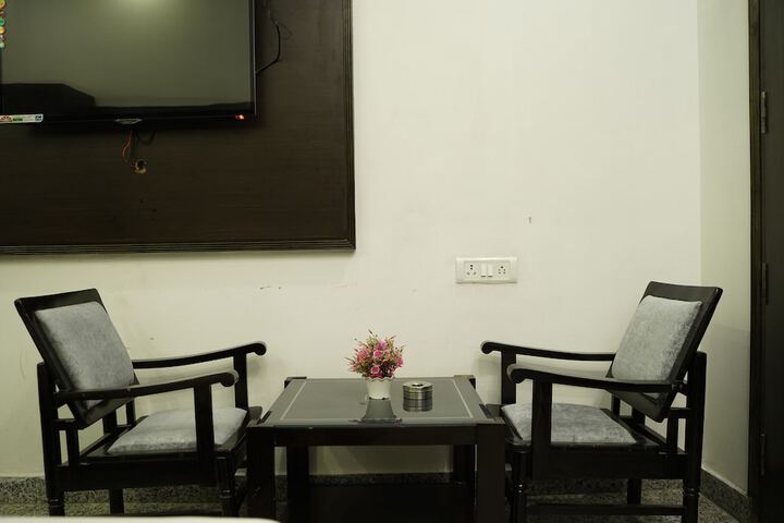 Room 8 of 14