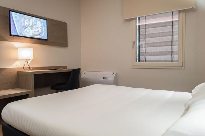 Room 60 of 98
