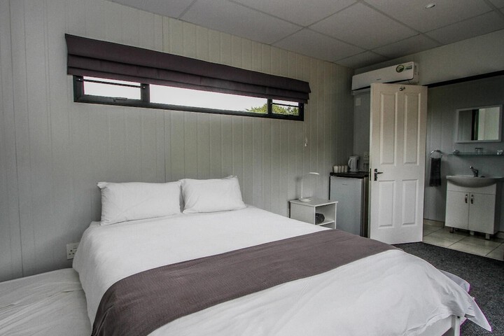 Room 4 of 32