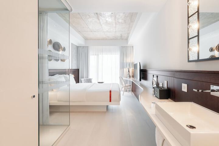 Room 25 of 40