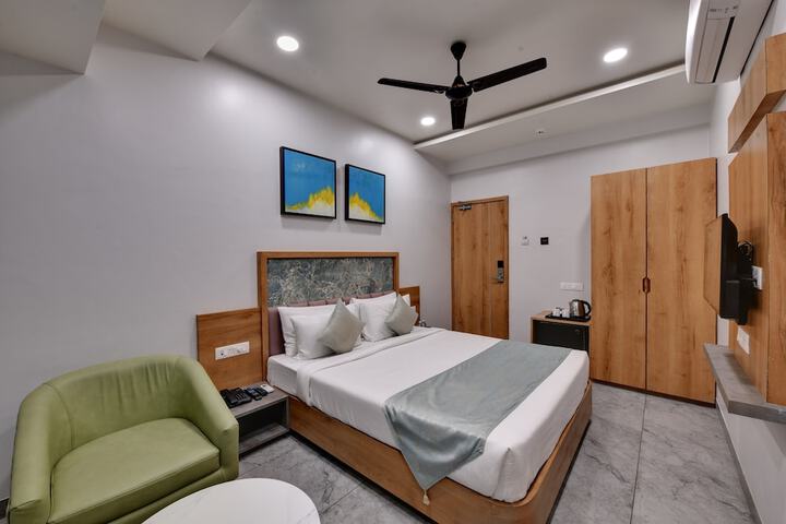 Room 5 of 24