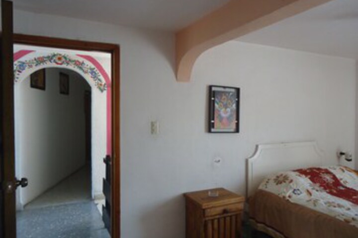Room 10 of 33