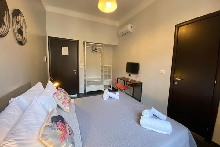 Room 10 of 32