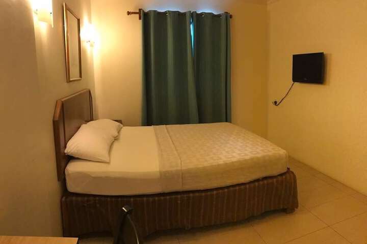 Room 4 of 32