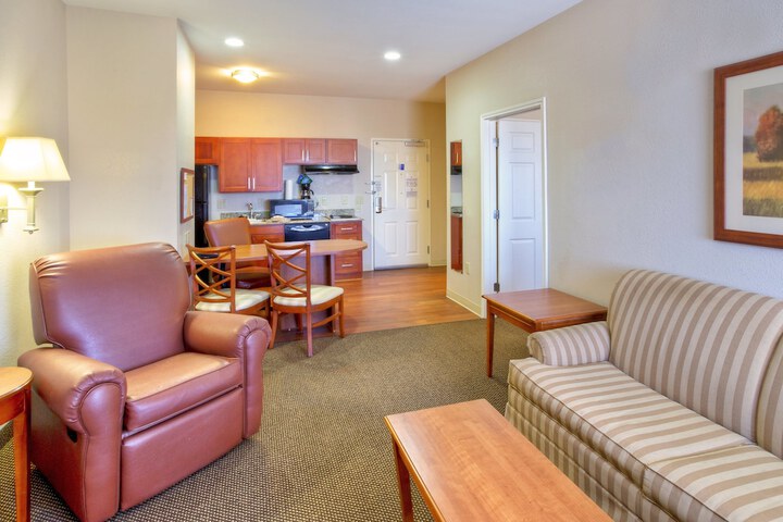Room 4 of 28