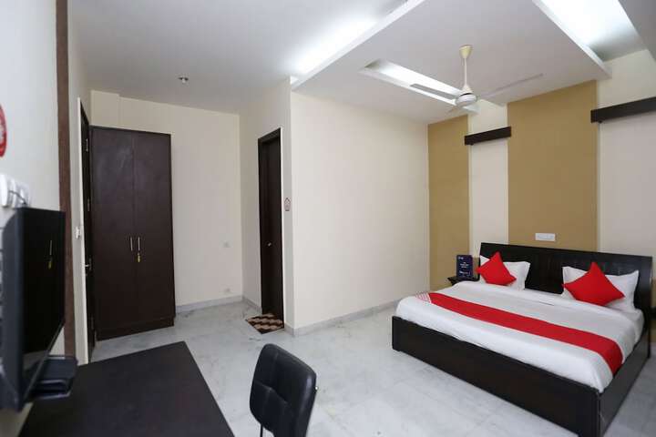 Room 12 of 20