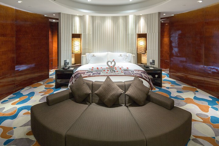 Room 16 of 33