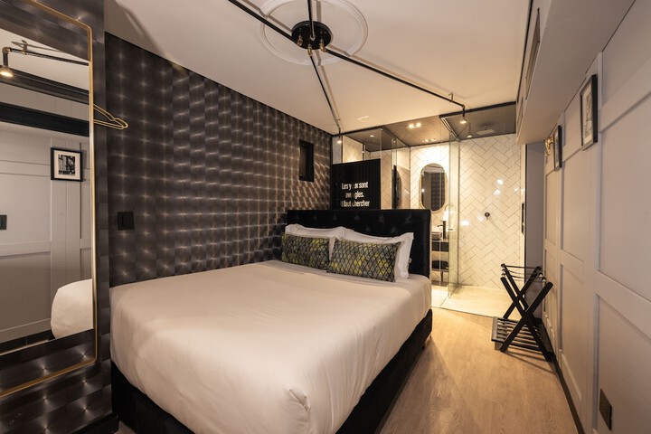 Room 4 of 99