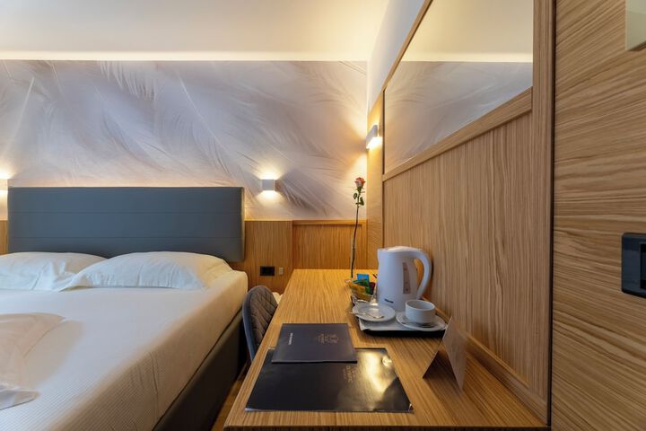 Room 42 of 180
