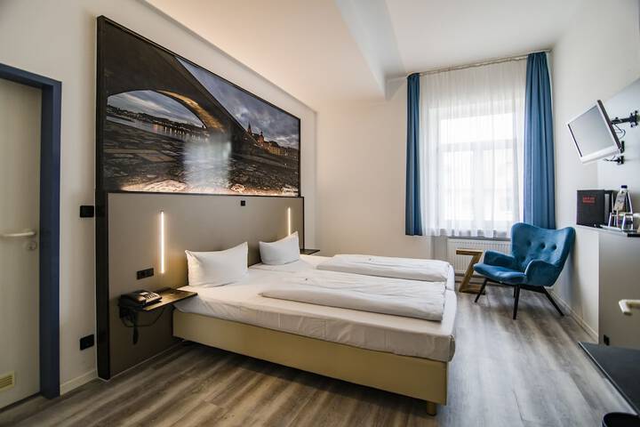 Room 6 of 36