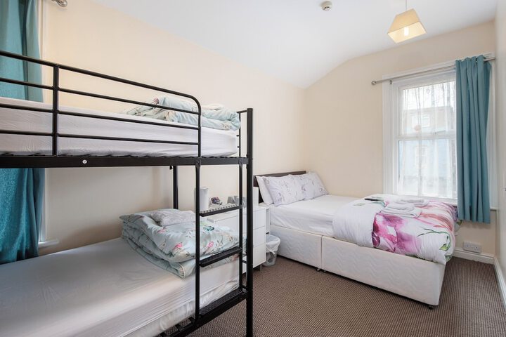 Room 8 of 27