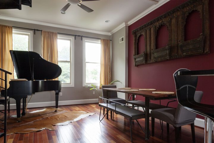 Lounge 8 of 15