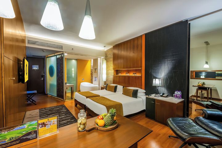 Room 8 of 77