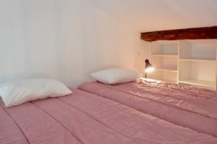 Room 18 of 28