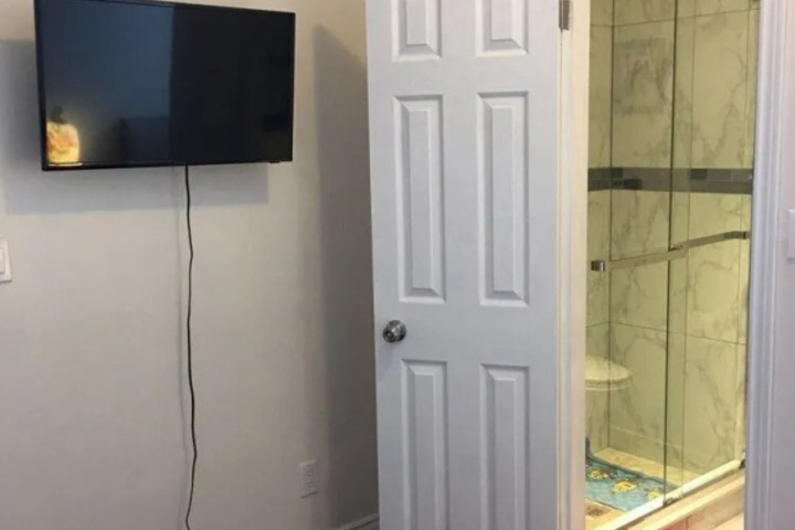 Room 5 of 12
