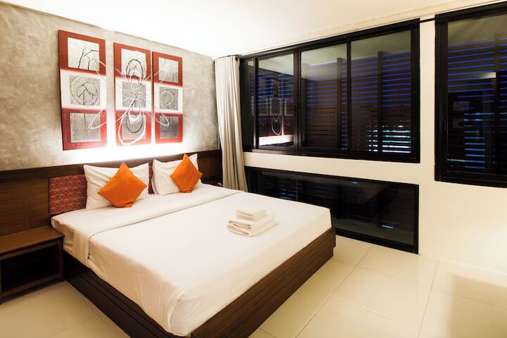 Room 17 of 34