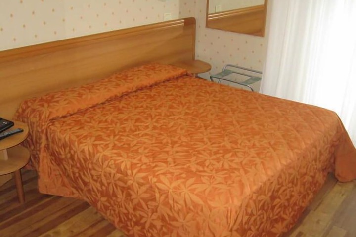 Room 16 of 70