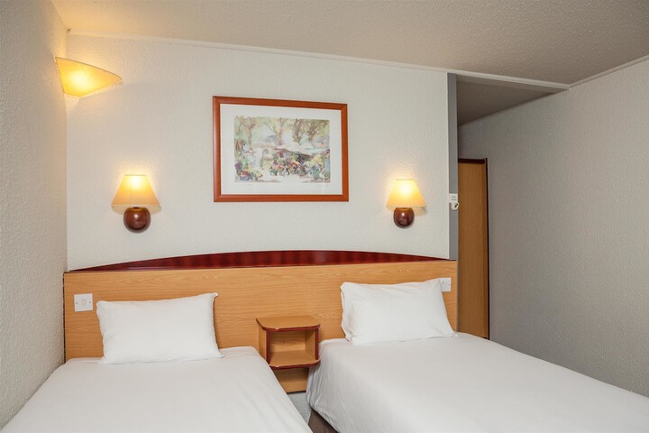 Room 8 of 42