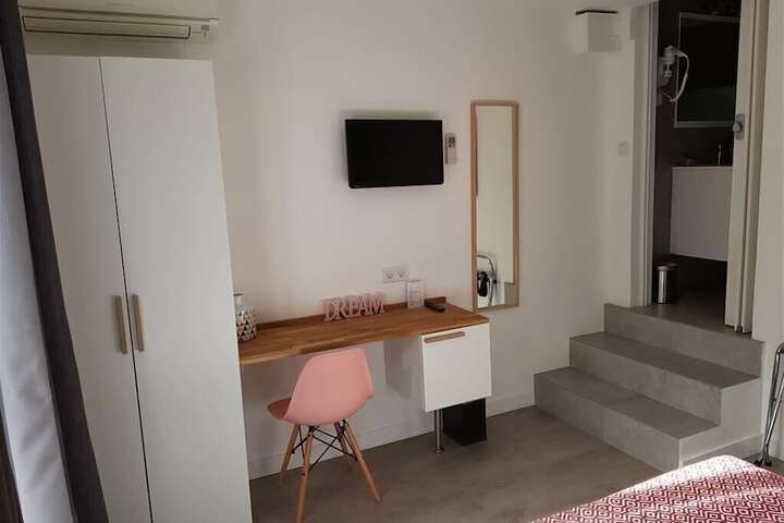 Room 2 of 52