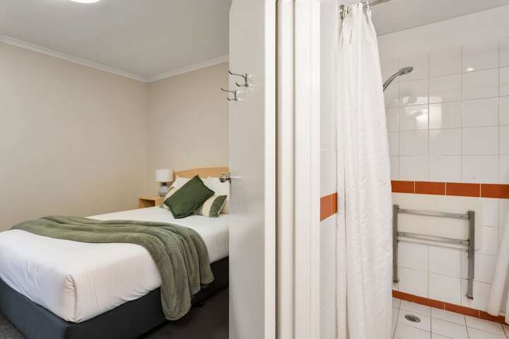 Room 12 of 72
