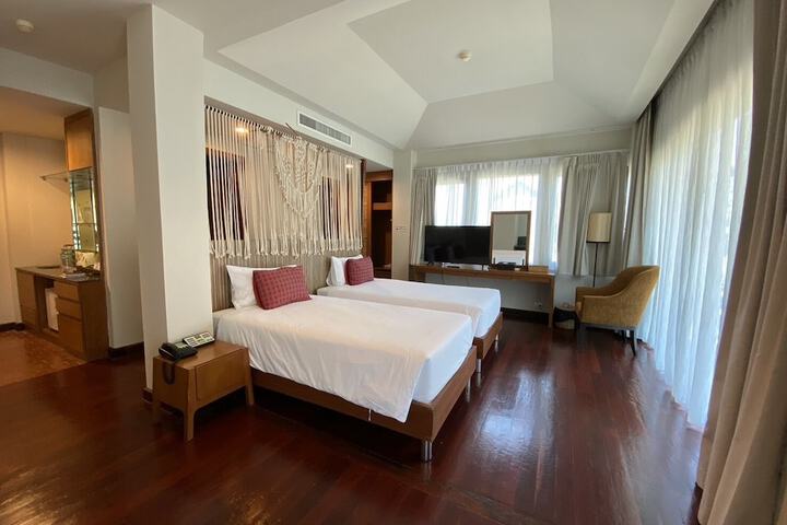 Room 27 of 47