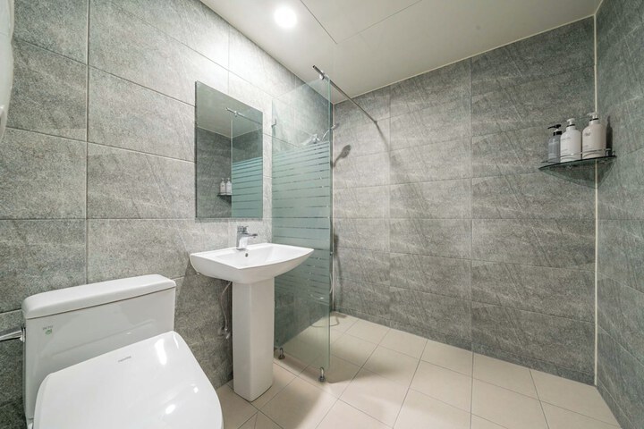 Room 15 of 20