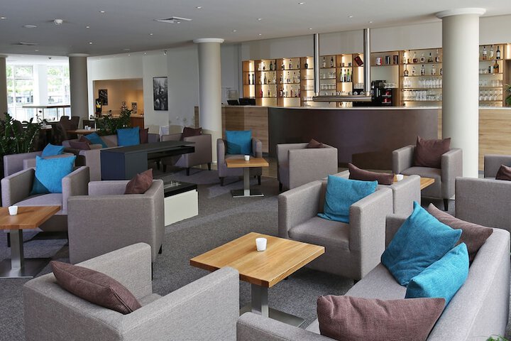 Lounge 48 of 66