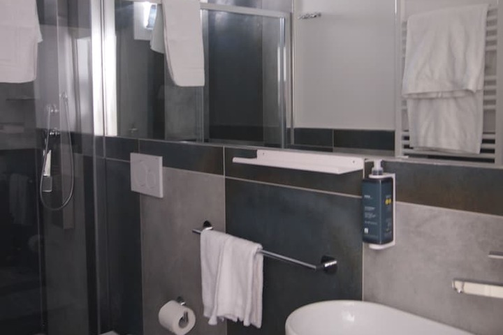 Room 106 of 159