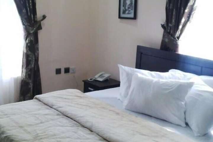 Room 4 of 12