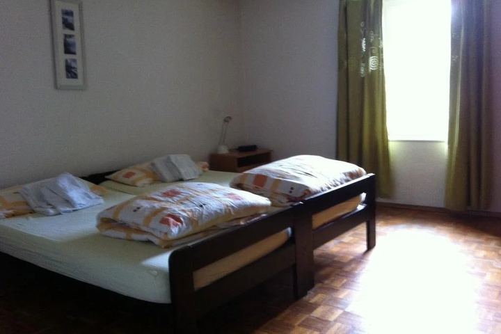Room 4 of 17