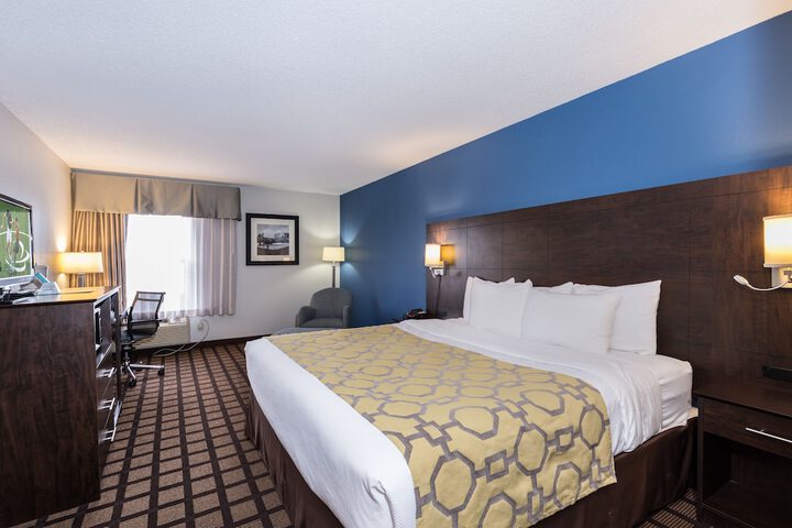 1 Queen Bed Accessible Room (15 of 18)