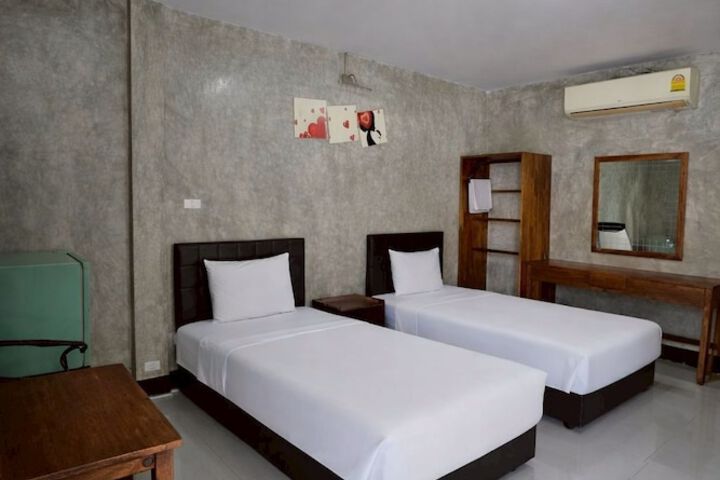 Room 8 of 50