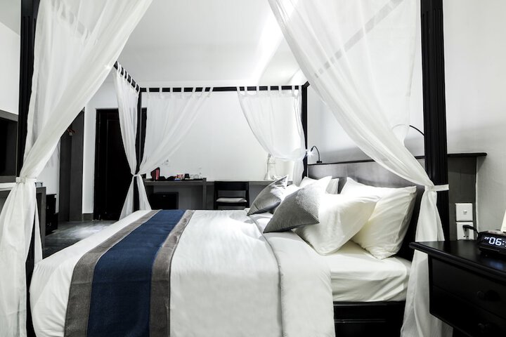 Room 10 of 76